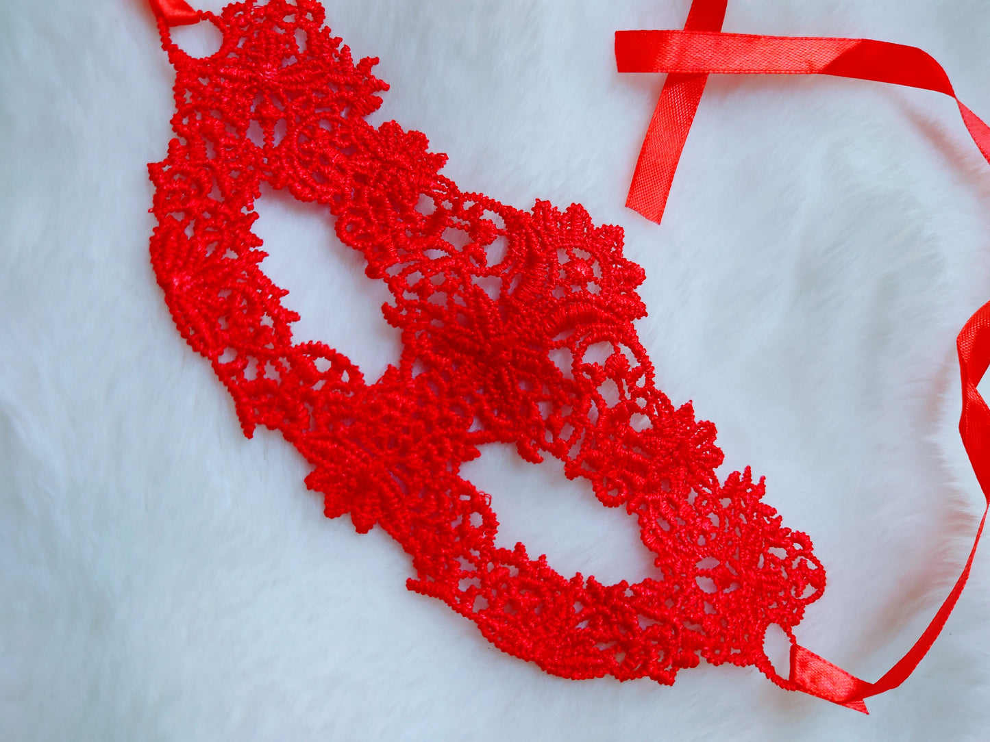Seamless Erotic Red Role Play Lace Eye Mask.