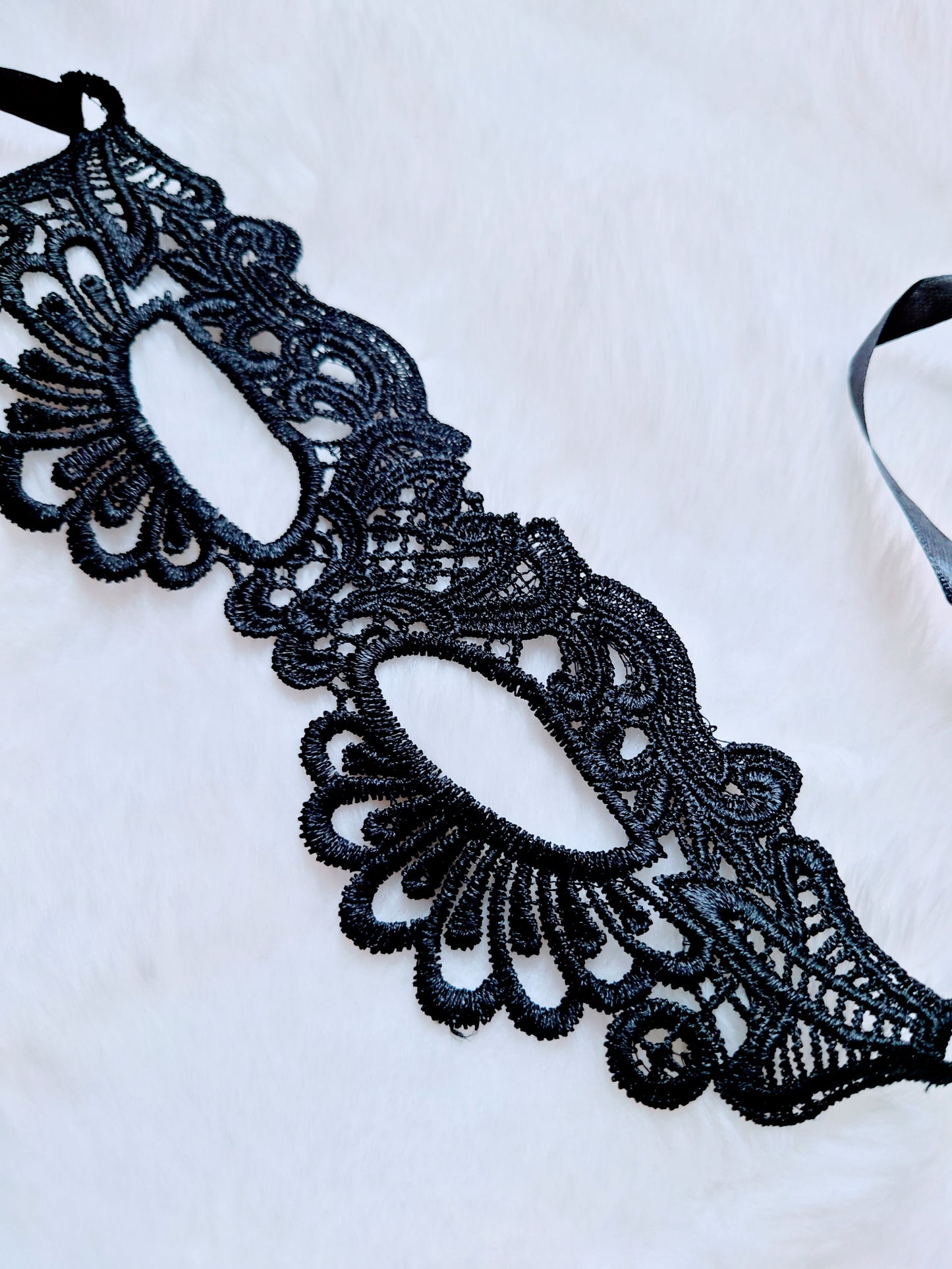 Seamless Black Mistresses Eye Lace Mask