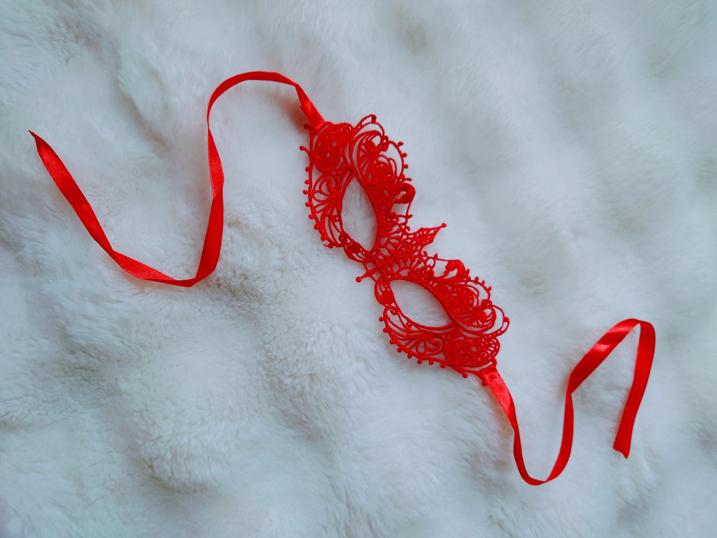 Seamless Red Mistresses Eye Lace Mask