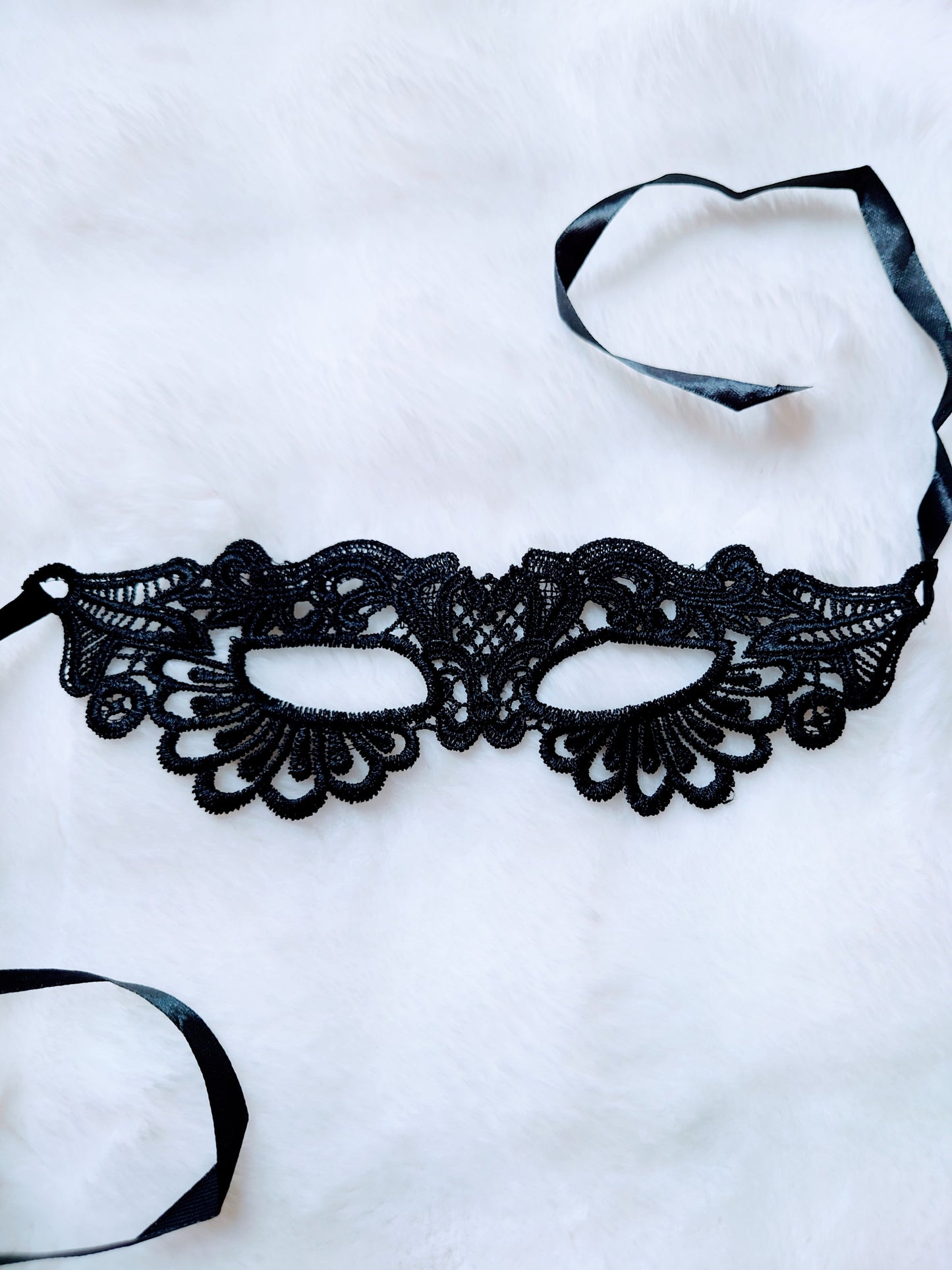 Seamless Black Mistresses Eye Lace Mask